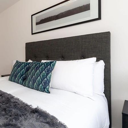 Modern 2 Bedroom Apartment In Wimbledon Лондон Екстериор снимка