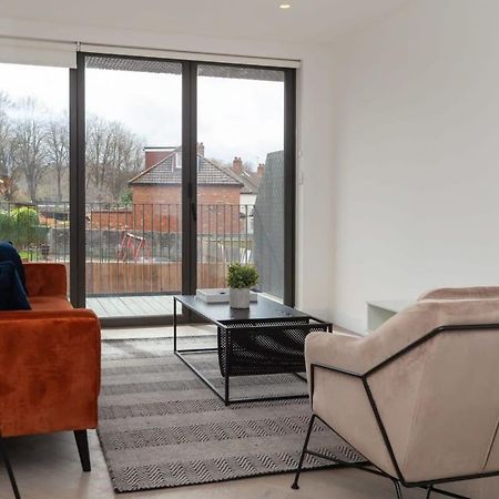 Modern 2 Bedroom Apartment In Wimbledon Лондон Екстериор снимка