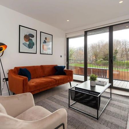 Modern 2 Bedroom Apartment In Wimbledon Лондон Екстериор снимка