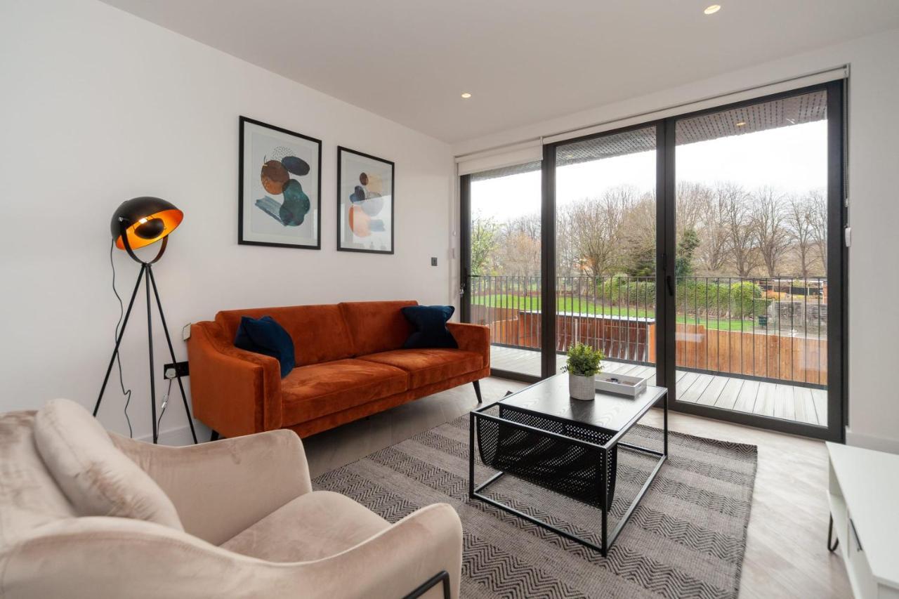 Modern 2 Bedroom Apartment In Wimbledon Лондон Екстериор снимка