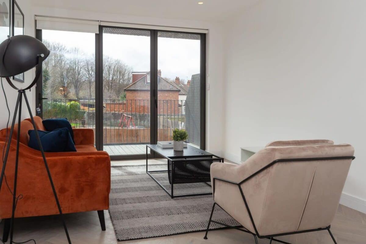 Modern 2 Bedroom Apartment In Wimbledon Лондон Екстериор снимка