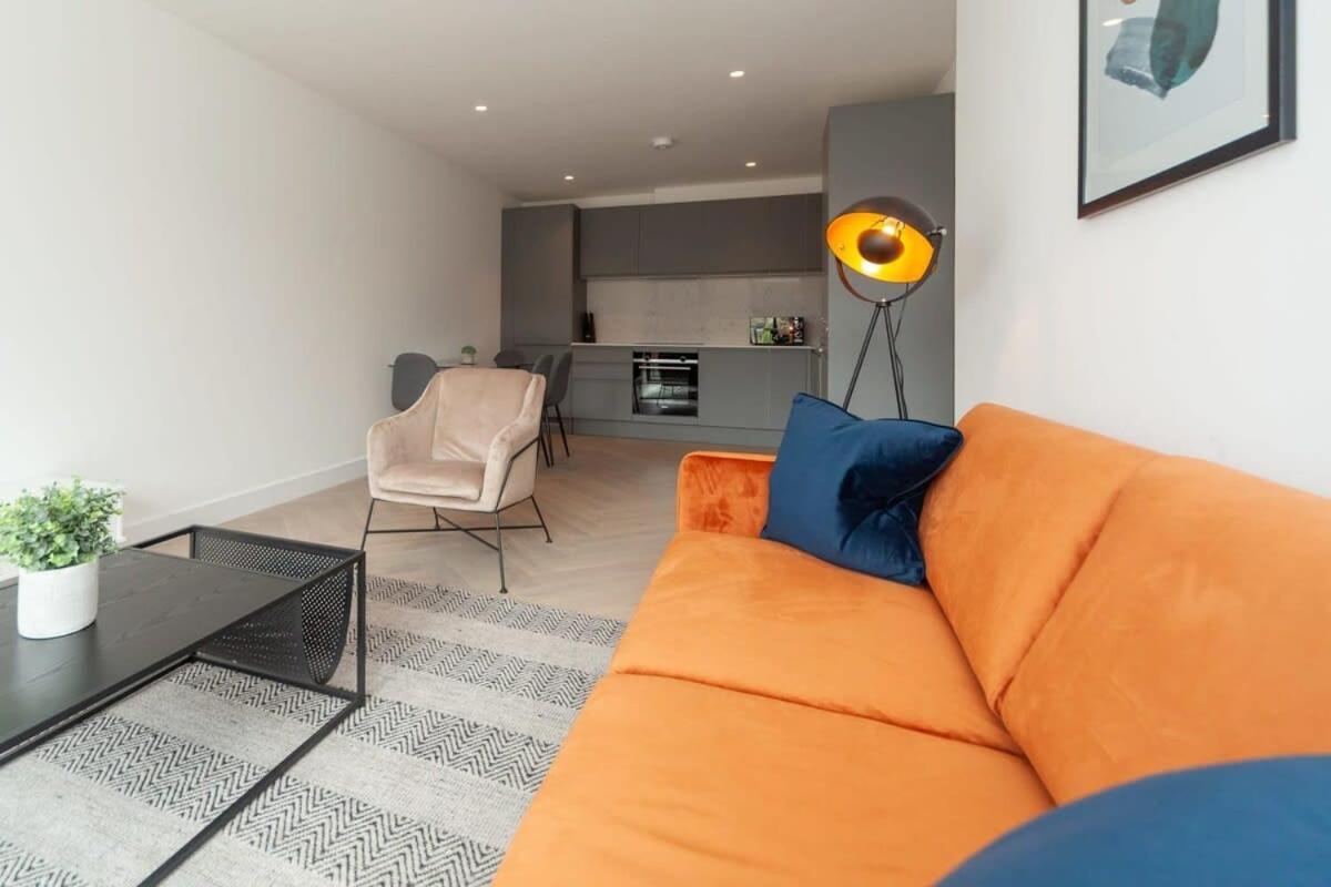 Modern 2 Bedroom Apartment In Wimbledon Лондон Екстериор снимка