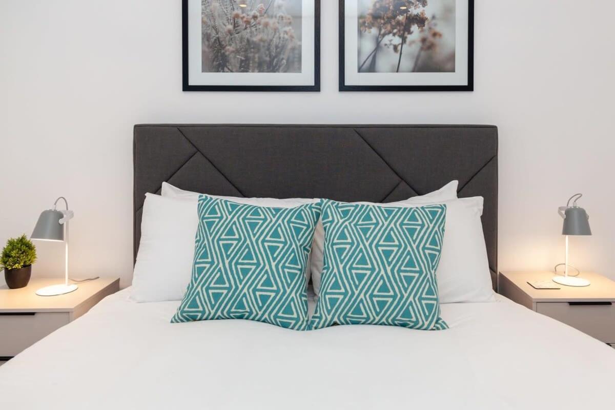 Modern 2 Bedroom Apartment In Wimbledon Лондон Екстериор снимка
